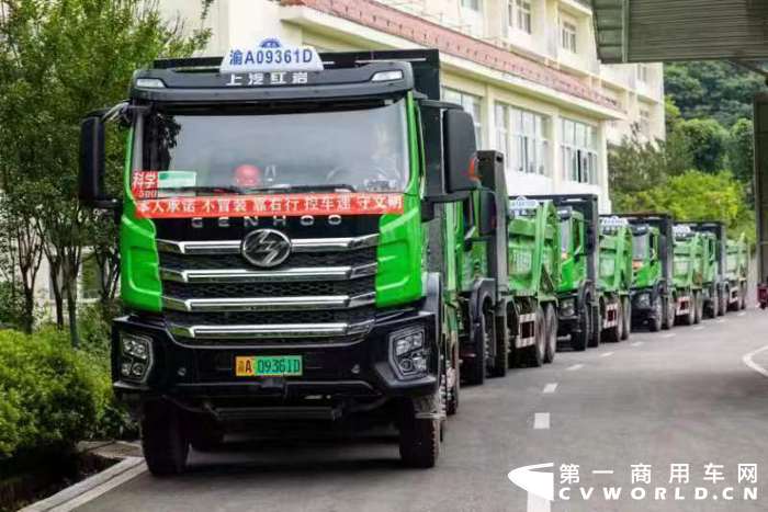 近日，重庆首个城市新能源渣土车重卡移动换电项目开始了试运营。