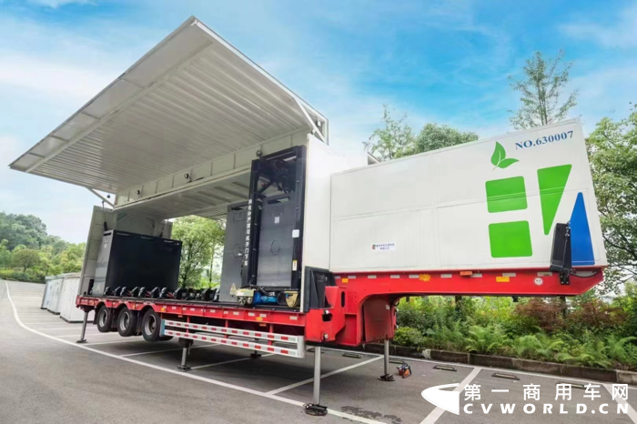 近日，重庆首个城市新能源渣土车重卡移动换电项目开始了试运营。