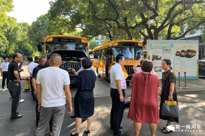 6月23日，福田欧辉新一代健康校车华东区域品鉴会在浙江绍兴隆重举办。品鉴会上，欧辉新一代健康校车携丰厚优惠的促销政策走进华东区域合作伙伴，与当地校车管理及运营单位共同探讨校车安全运营新思路。