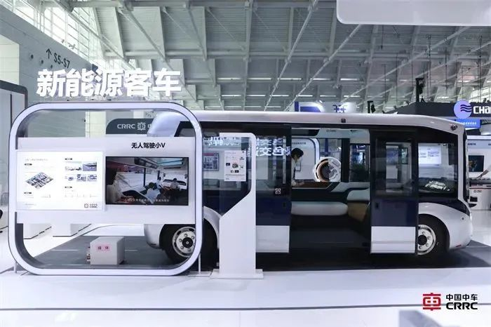 8月23日，中国中车L4级无人驾驶微循环巴士小V首次向公众亮相！