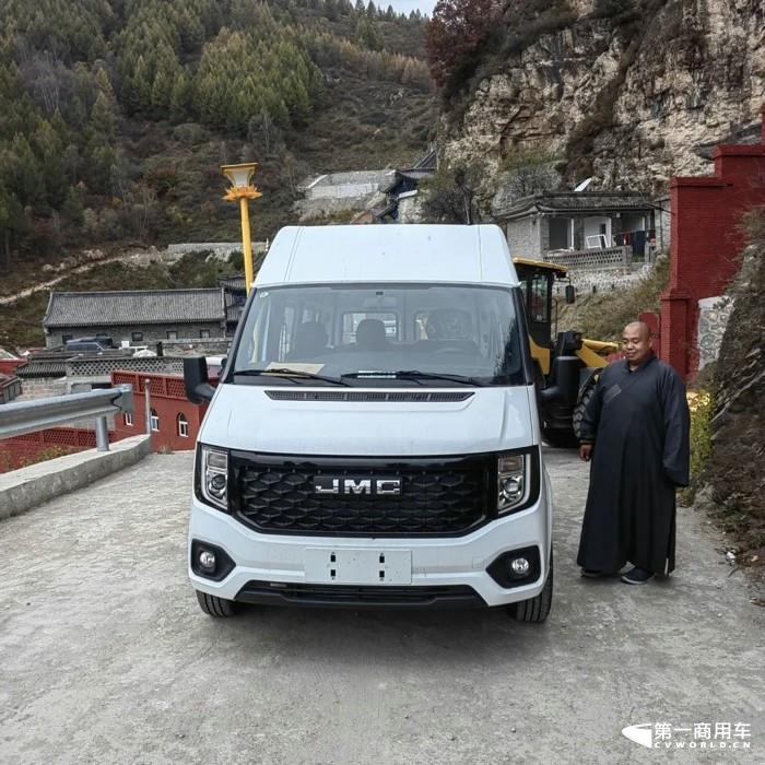 江铃福顺轻客2.jpg