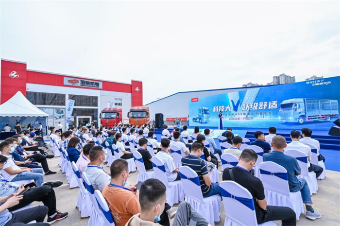 科技大V 跃级舒适。2022年11月22日，全新一代智享卡车乘龙H5V华南上市嘉年华活动在广西南宁盛大举行。