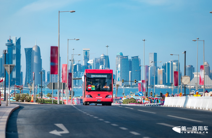 时隔四年，卡塔尔世界杯现场，全球球迷迎来了又一次的集体狂欢！888台宇通电动客车，成为了这一狂欢的“最佳见证者”。