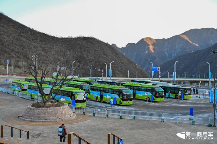 近日，全球首批氢燃料电池客车高海拔测试项目在云南玉龙雪山景区进行，福田欧辉氢燃料电池客车成功登顶3400米的玉龙雪山并完成所有测试项目。