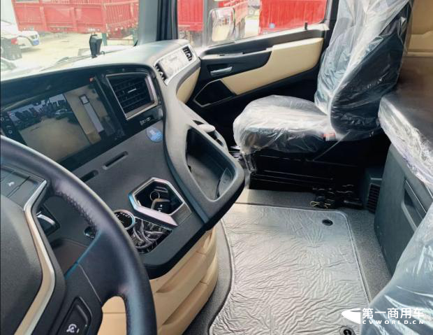 欧曼银河自动挡载货车2.png