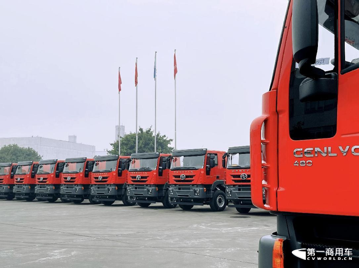 500辆上汽红岩消防车启程奔赴中亚3.png