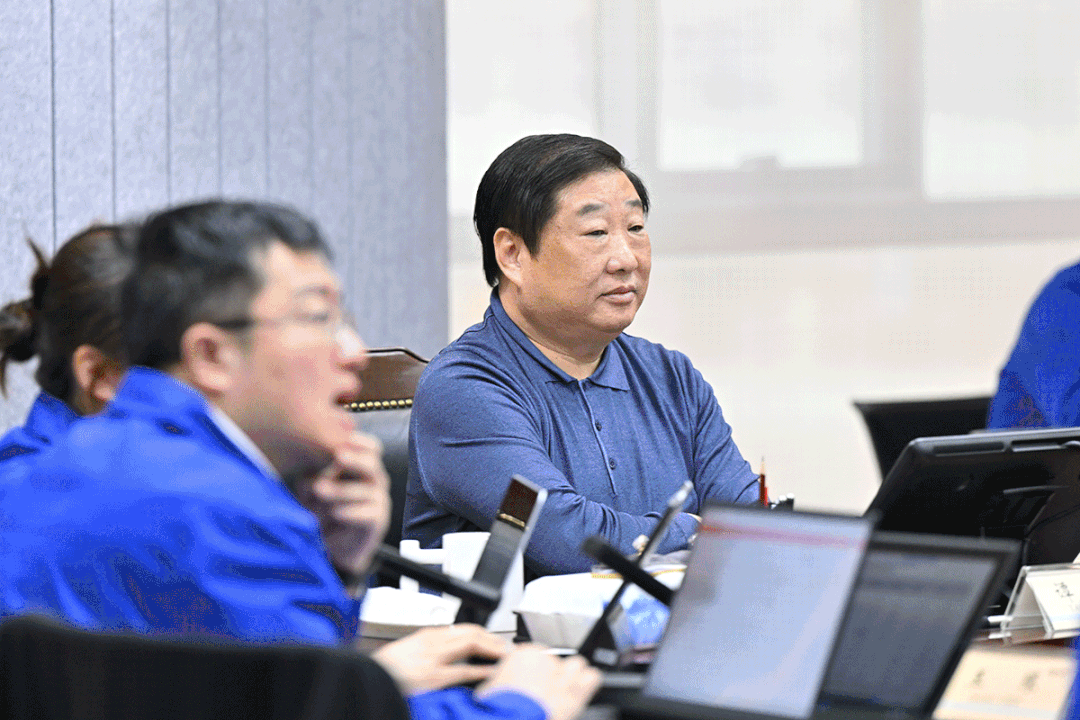 谭旭光为法国博杜安公司莫兹颁发潍柴集团副总经理聘书4.gif