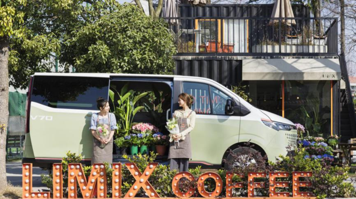 上汽大通MAXUS“新生代跨界车”V70新途开启预售，精英版预售价14.88万元起7.png