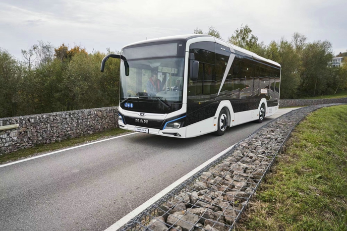 曼恩电动巴士家族的最新车型给今年开了个好头——在年初马德里举行的国际运输奖颁布仪式上，MAN Lion's City 10 E一举夺得了“2023年西班牙年度最佳巴士”奖。
