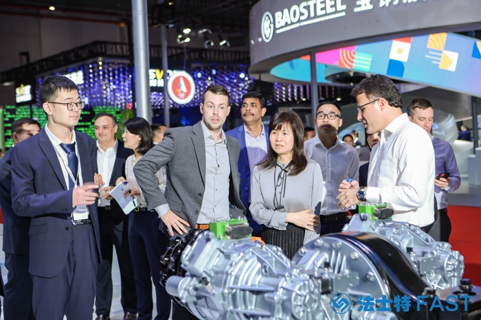 4月18日，以“拥抱汽车行业新时代”为主题的第二十届上海国际汽车工业展览会隆重举行。