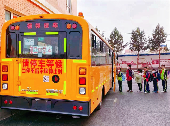 近日，60辆中通校车在美丽的公主岭市正式投入运营，为当地更多学童的求学路保驾护航。