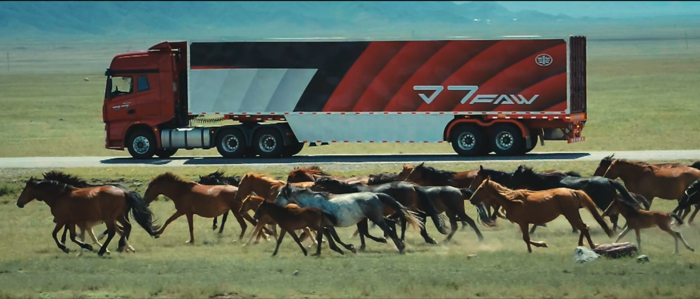 百輛解放J7牽引車(chē)首次出口海外2.png