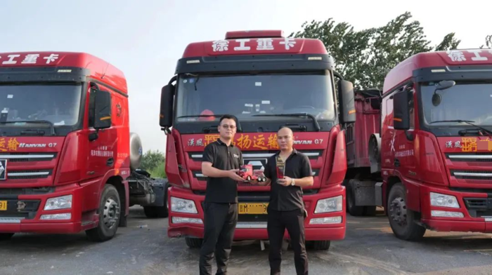 徐工漢風LNG牵引车2.png
