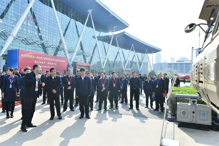 5月10日至11日，内蒙古自治区加快推进一体化能力建设暨先进技术成果转化对接会在包头市国际会展中心召开。国家有关部委领导，内蒙古自治区党委常委、包头市委书记丁绣峰，自治区副主席代钦等自治区领导和各盟市有关领导出席对接会。