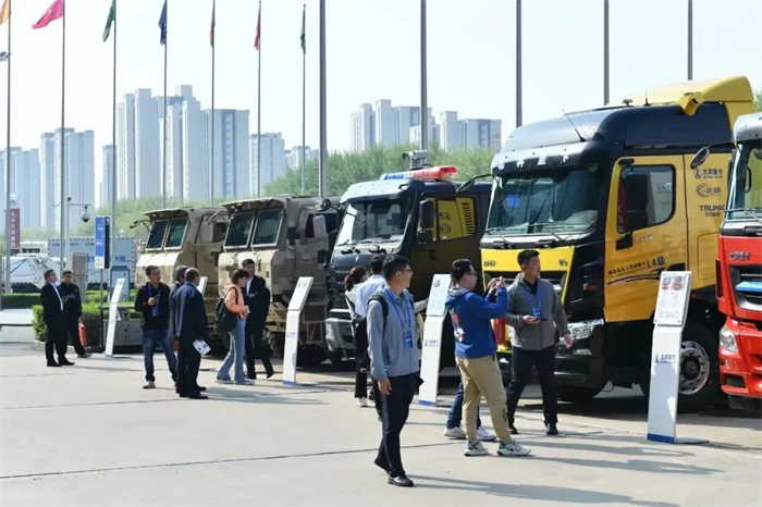 5月10日至11日，内蒙古自治区加快推进一体化能力建设暨先进技术成果转化对接会在包头市国际会展中心召开。国家有关部委领导，内蒙古自治区党委常委、包头市委书记丁绣峰，自治区副主席代钦等自治区领导和各盟市有关领导出席对接会。