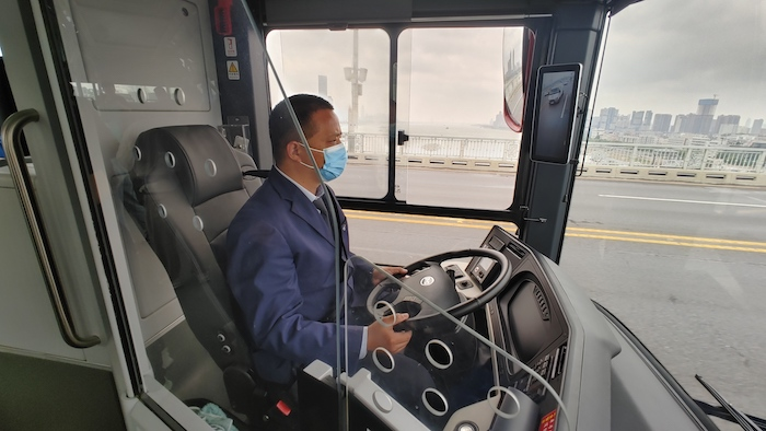 【第一商用车网 原创】比亚迪B10纯电动公交车给武汉带来了怎样的风景线？