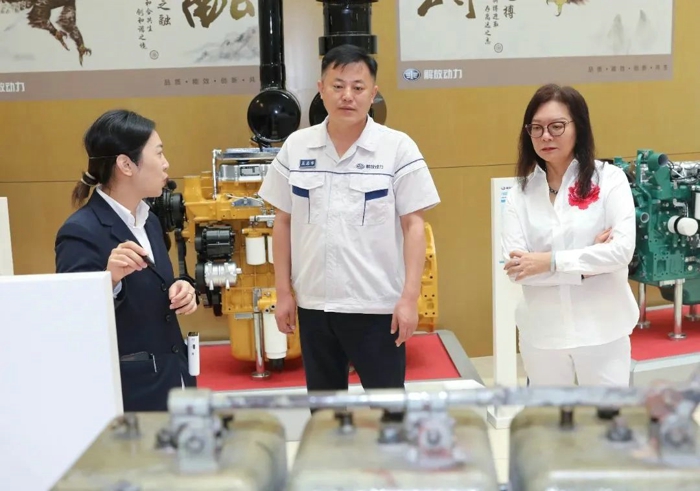 中国机械工业企业管理协会副会长王洪艳一行来解放动力参观交流.jpg