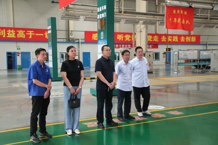 内蒙古晟洁贸易有限公司董事长牛洁一行来北奔重汽交流合作2.jpg
