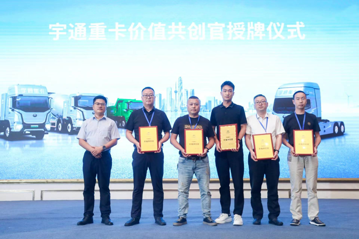 宇通重卡全系新品成都上市再现大单8.png