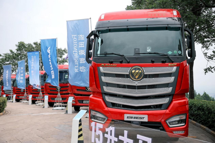 欧曼15L大马力LNG牵引车.png