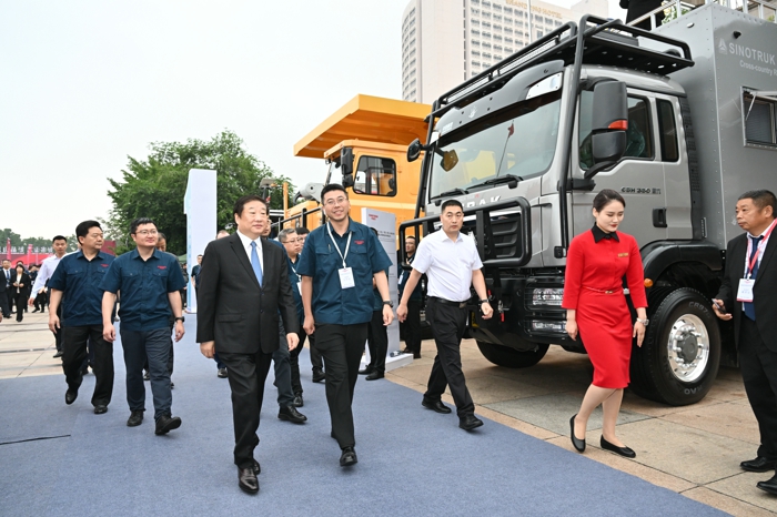 8月28日，中国重汽集团全球战略合作伙伴大会在山东济南隆重召开。