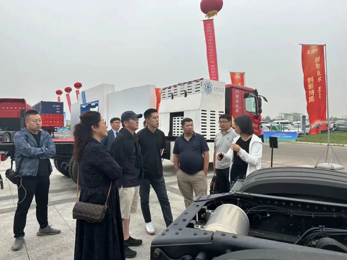 北奔重汽副总经理吕利萍参加中国内蒙古-中亚五国经贸合作研讨会并作主旨发言45.jpg