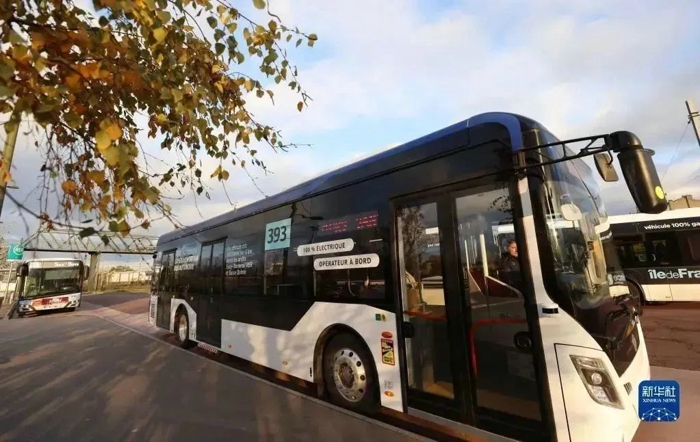 当地时间9月18日，位于法国的马恩河谷省（Val-de-Marne），法国第一辆自动驾驶巴士开始试运行，它将在真实的交通状况下运送乘客。