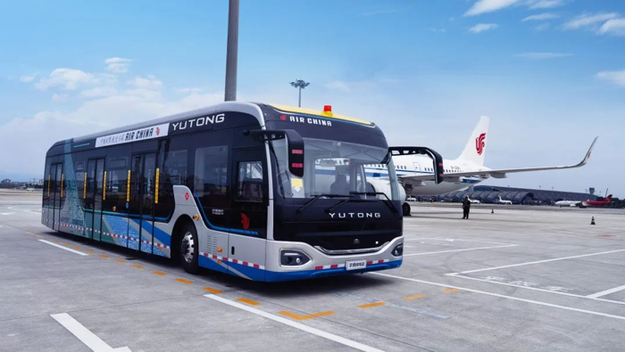 宇通机场摆渡车2.png