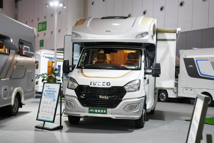 依维柯6.5吨底盘房车.png