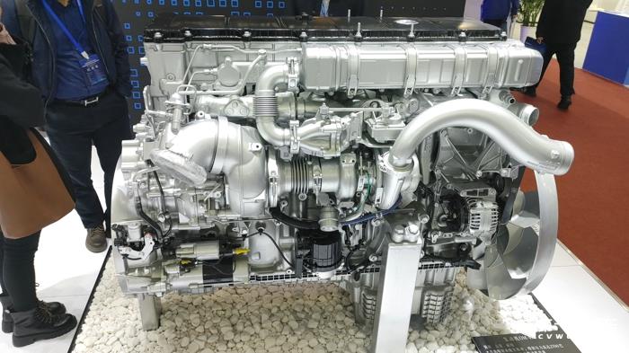 奔驰发动机OM473柴油机，排量15.6L，最大功率625马力2.jpg
