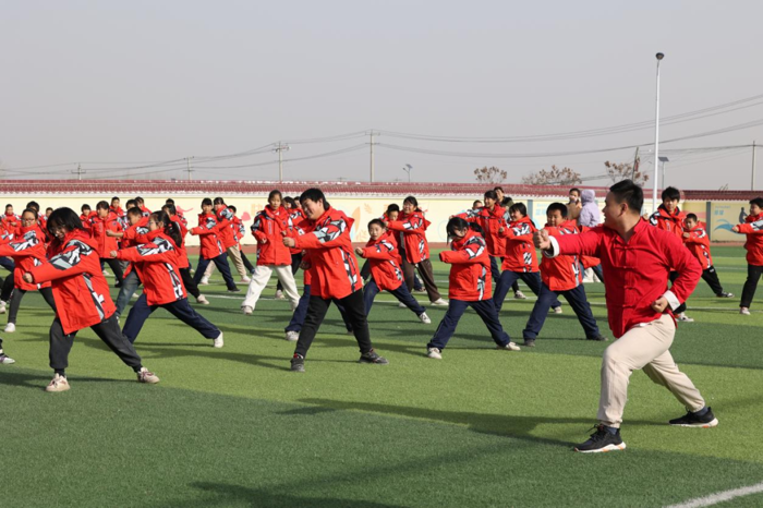 江汽集团“牵手·瑞风行动”走进肥东县八斗学校3.png