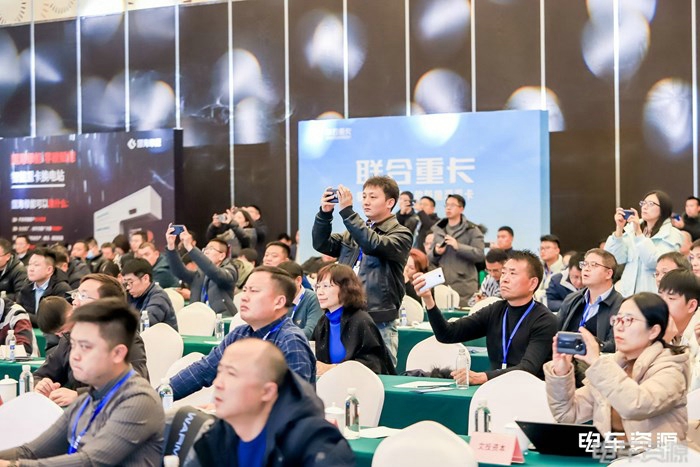 2023年12月23日，2023绿色重卡产业大会暨新能源重卡运营商大会在苏州隆重举行。同期举行“2023绿色城配&绿色重卡年度颁奖盛典”。