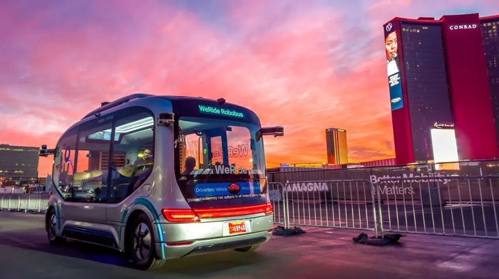 近日，以“未来就在眼前”为主题的2024年国际消费电子展（CES）在拉斯维加斯盛大举办，人工智能、可持续发展和移动出行领域的最新创新成果成为今年展会的热点。作为行业首款L4级运营的自动驾驶微循环公交，小宇2.0为这次科技盛宴带来了现场唯一的L4级自动驾驶巴士试乘体验，用“未来公共出行”彰显了中国品牌力量。
