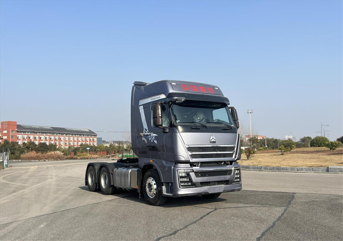 重汽甲醇牵引车.png