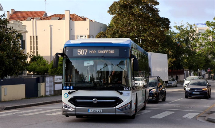 近日，48辆中通纯电动城市客车正式交付葡萄牙，即将投运葡萄而第二大城市波尔图，助力葡萄牙零排放公共交通事业的发展。