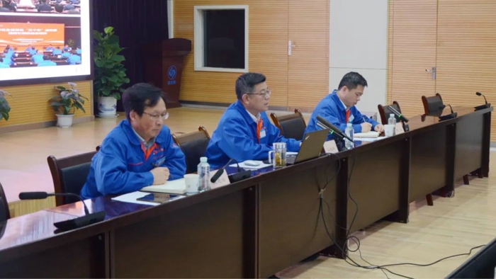 2月29日，法士特集团召开2月份综合例会，党委书记、董事长马旭耀出席并讲话。