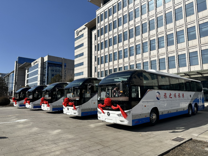 进入3月份，随着天气逐步回暖，旅游客车市场也逐步回春。第一商用车网注意到，福田欧辉旅游客车订单不断实现交付，将投运于河北、江西、安徽等省份。下面一起来看看吧！