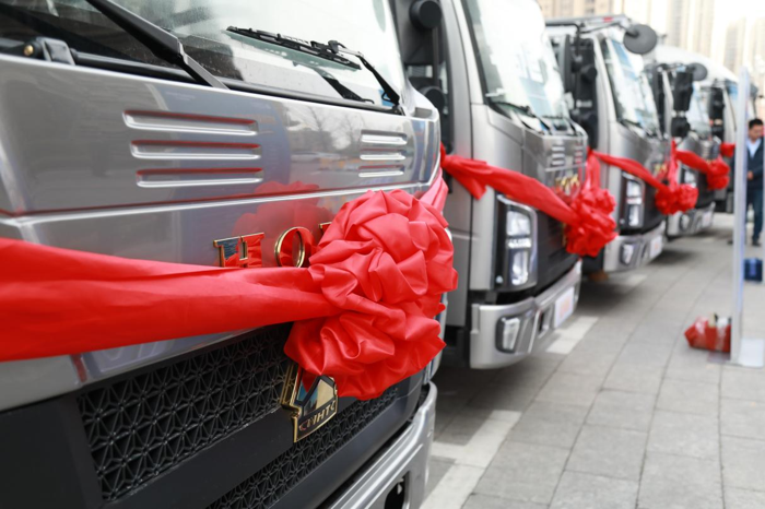 2024年3月10日，以“四特技能 轻松驾乘”为主题的中国重汽HOWO金悍将6AMT城配王上市发布会于河南商丘隆重举行。