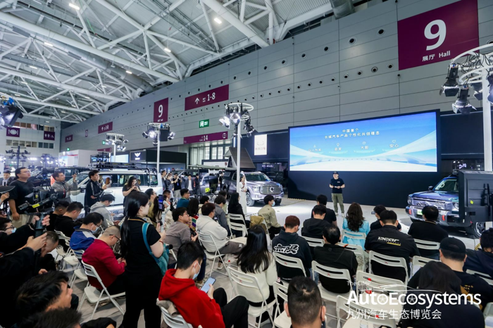 3月7日-10日，亚洲规模最大、品类最全汽车生态大展——2024九州汽车生态博览会（简称：九州展）在深圳宝安国际会展中心正式开幕。5400家品牌、30万名观众共赴盛会，首日进馆超10.5万人次。