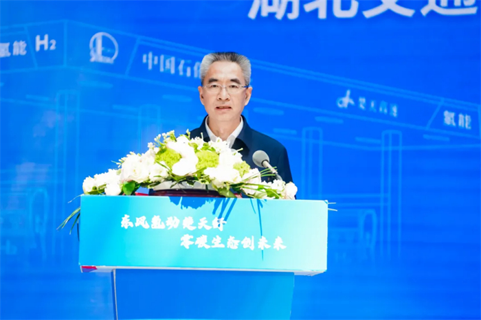 东风氢动楚天舒，零碳生态创未来。3月30日，一场标志着我国氢能产业迈向商业化新阶段的盛会在湖北沪渝高速潜江服务区北区隆重举行。东风商用车携手湖北省交通投资集团有限公司（简称“湖北交投”）共同打造的汉宜氢能示范线正式启动。