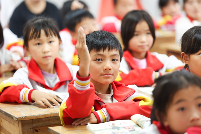 由沃尔沃卡车中国发起的“点亮未来计划——沃尔沃卡车STEM科教培训行动” 4月2日正式上线。这是作为继儿童安全公益行之后，沃尔沃卡车在儿童基础教育领域的又一公益之举，该计划旨在通过在线培训的方式，为学生们搭建一座通向未来科技的桥梁，培育他们的创新思维与探索精神