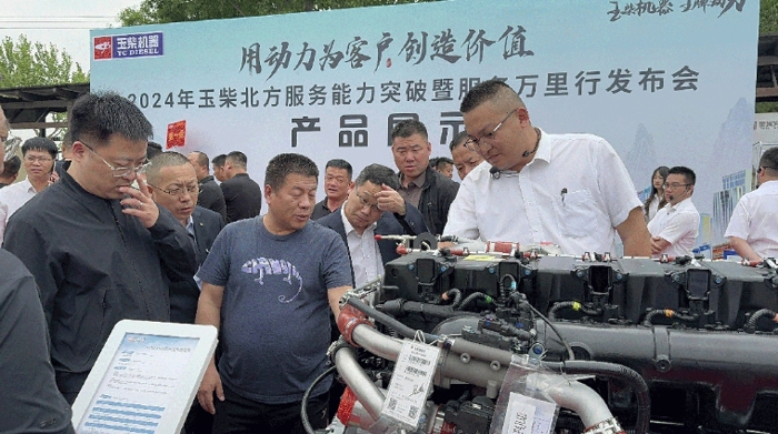 会上，玉柴介绍了K14N/K15N产品，发布了北方服务能力突破策略，并启动了服务万里行活动。同时，还与经销商签订了K14N/K15N承销1000台合约