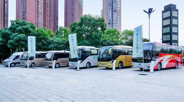 5月22日，“山河万里行 星城湘见欢——2024中国旅游出行高质量发展研讨会”在湖南长沙盛大开幕。此次活动由宇通客车主办，湖南省交通运输部门领导、旅游客运企业等齐聚一堂，共同探讨未来发展新趋势，谱写旅游出行新篇章