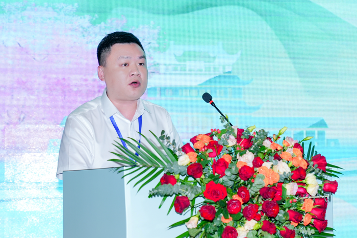 5月22日，“山河万里行 星城湘见欢——2024中国旅游出行高质量发展研讨会”在湖南长沙盛大开幕。此次活动由宇通客车主办，湖南省交通运输部门领导、旅游客运企业等齐聚一堂，共同探讨未来发展新趋势，谱写旅游出行新篇章