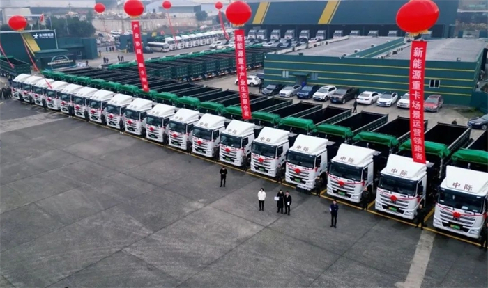 【第一商用车网 原创】5月份，重卡市场交出了销7.6万辆、同比小幅下滑的成绩单，可见行业整体仍在去库存阶段。在这个批发销量下降、终端实销增长的月份里，各家主流重卡企业的表现如何？市场蛋糕“分配”有变化吗？