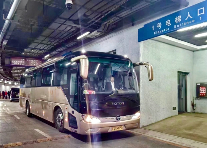 福田欧辉BJ6116护航世界杯预选赛3.jpg
