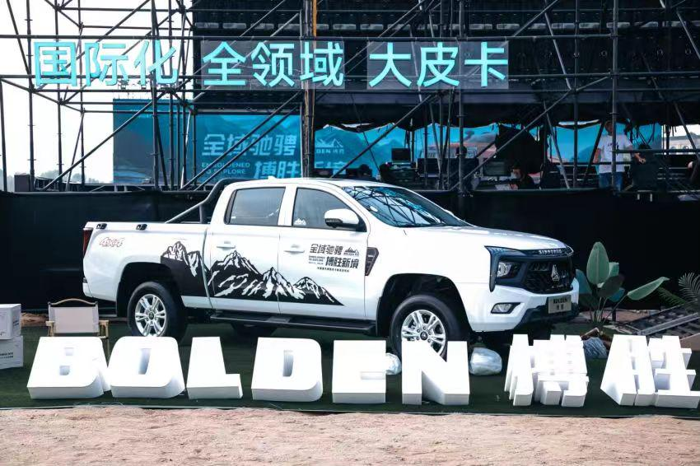 在国内皮卡市场拥有蓬勃增长潜能的大背景下，中国重汽集团作为我国最大的重型汽车生产企业，在集团近百年造车历史和技术创新的驱动下，中国重汽推出了代表着当下全球皮卡发展新方向的战略产品——搏胜皮卡。