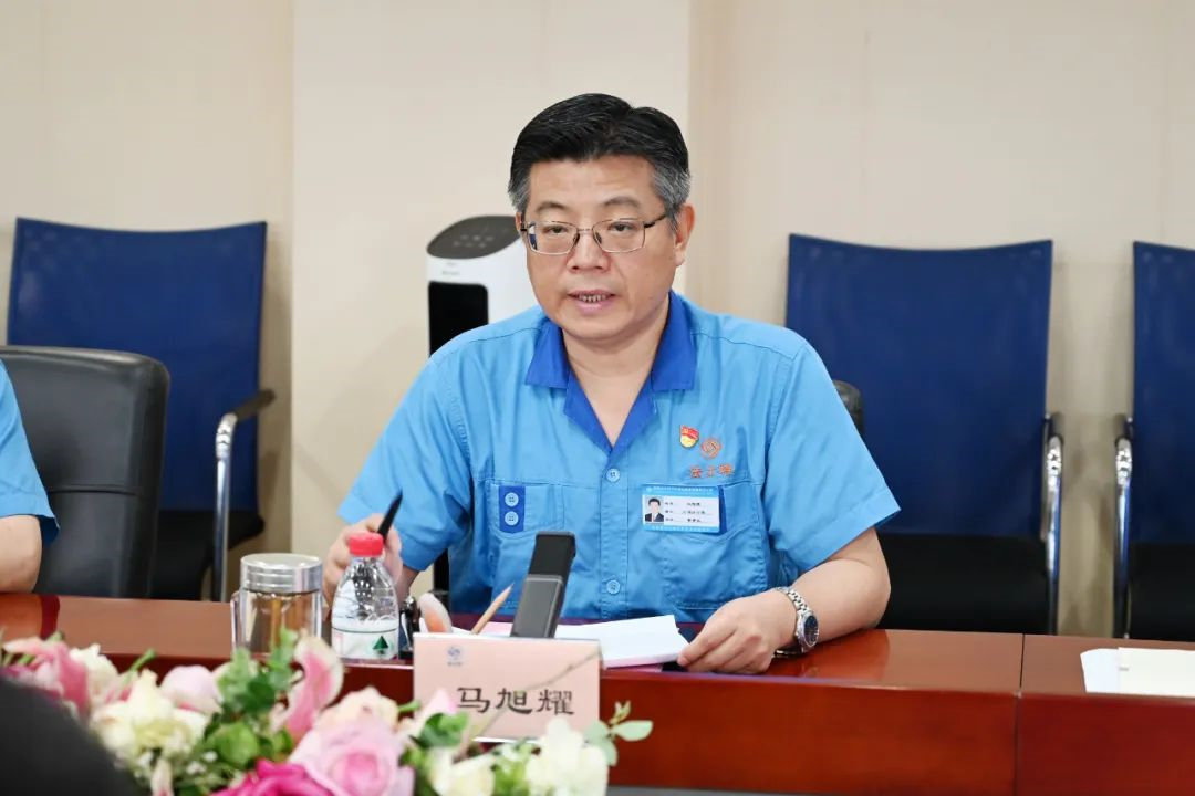7月23日，法士特集团党委书记、董事长马旭耀在西安高新厂区会见一汽解放党委副书记、总经理李胜一行。宾主双方就深化战略合作、实现共赢发展进行了友好会谈。