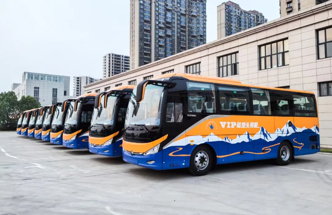 今年以来，玉柴紧跟国家政策导向，紧贴客户需求，在客车动力市场实现大攀升。其中，公路客车动力不断斩获集团客户大单，销量同比增长22%;公交动力、校车动力份额分别达到60.7%、70.0%，继续保持行业首位。