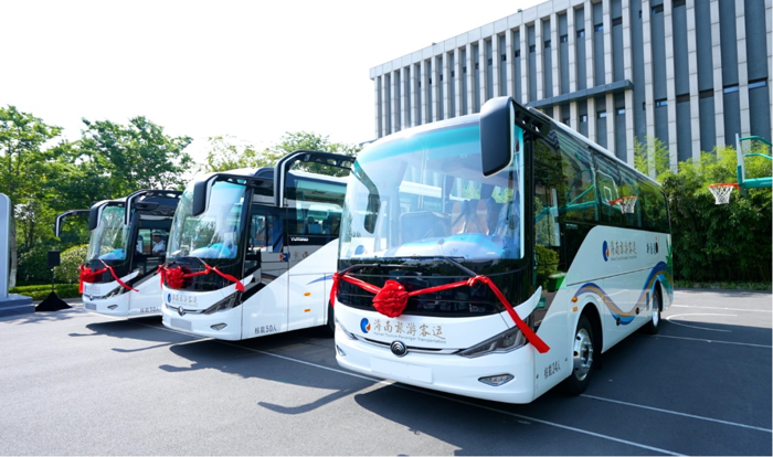 宇通高端新能源旅游客车交付海南3.png